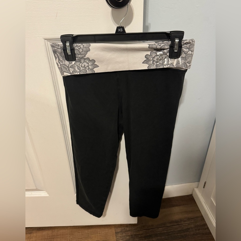 Victoria’s Secret PINK Black Leggings with Gray Floral Waistband